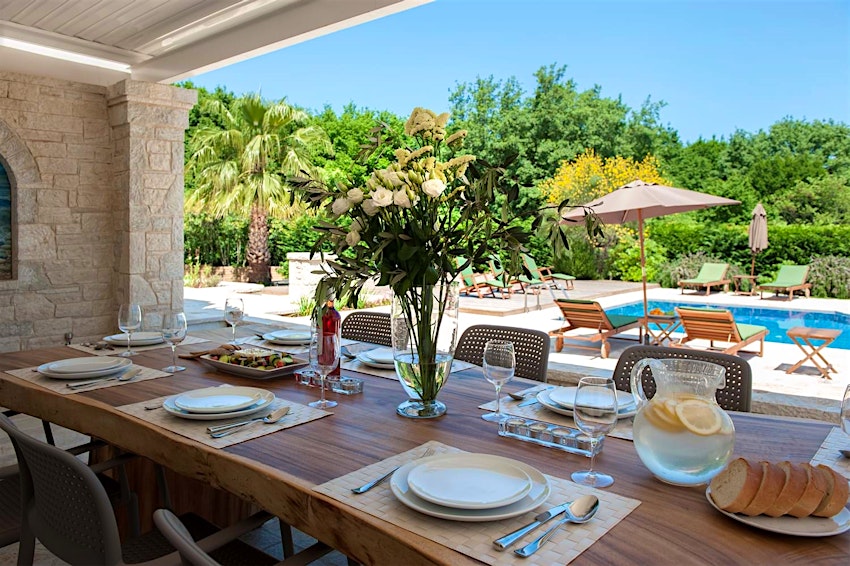 CV Villas